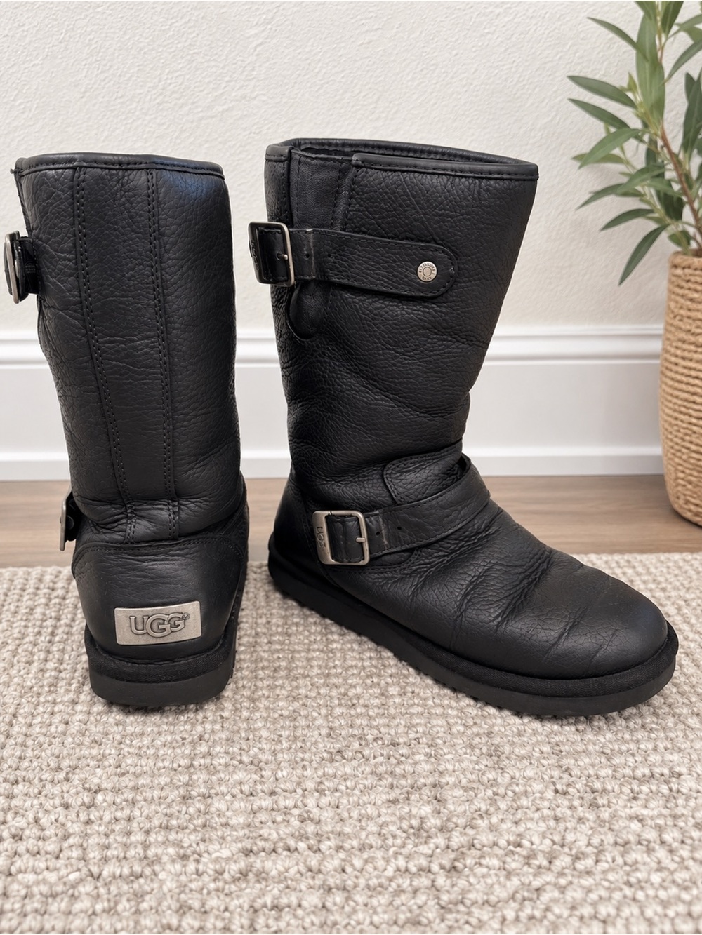 UGG Australia Kensington Black Pebbled Leather Moto Boots Size 5